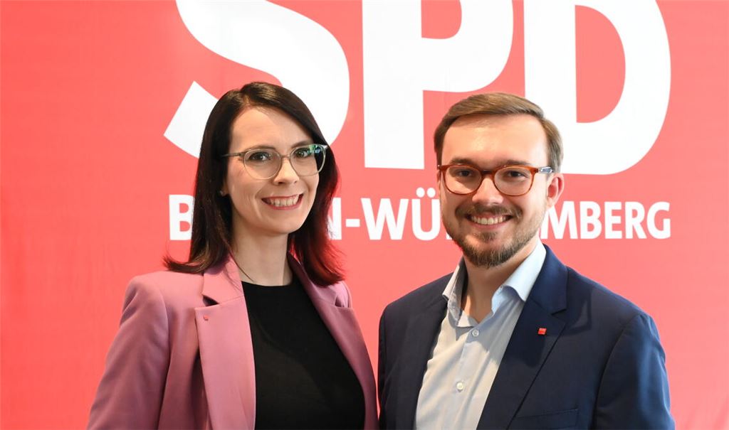 Einstimmig zur SPD-Bewerberin und zum SPD-Bewerber für die Landtagswahl gekürt: Annkathrin Wulff für Pforzheim und Michael Hofsäß für den Enzkreis. Foto: Bott