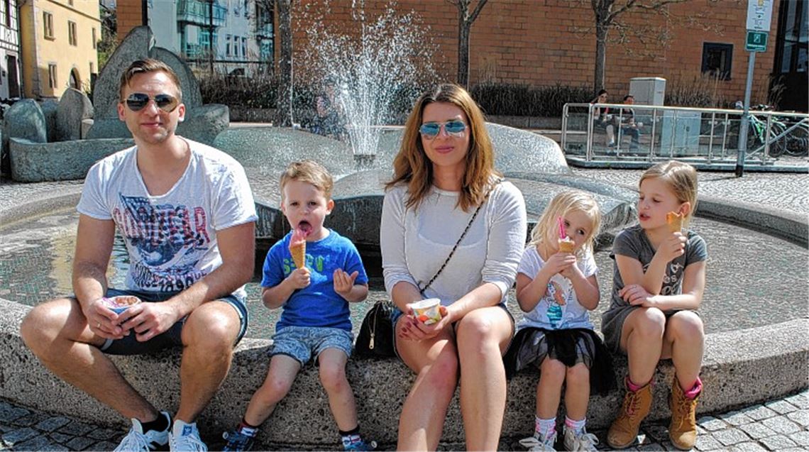 Sonnenschein lockt Menschen ins Freie