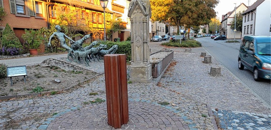 Stele muss für Baum weichen