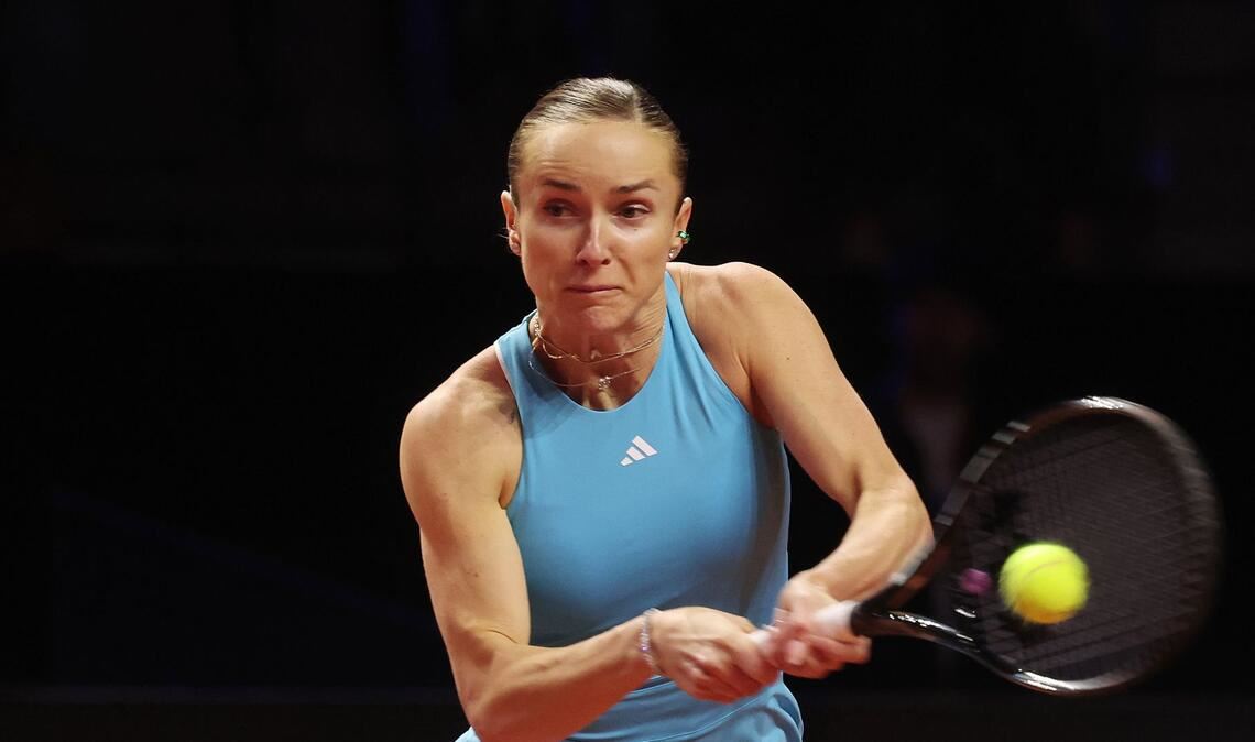 Elina Svitolina schafft es bis ins Halbfinale beim diesjährigen Porsche Tennis Grand Prix. Sie gewinnt ihr Viertelfinale gegen die Tschechin Laura Noskova in zwei Sätzen. Im Halbfinale ist dann allerdings Schluss für die 31-Jährige. Die Weltranglisten-Siebte verliert wie Coco Gauff im Viertelfinale zuvor gegen die elftplatzierte Karolina Muchova. Am vergangenen Samstag muss sich die Ukrainerin in drei Sätzen mit 4:6, 6:2 und 4:6 geschlagen geben.