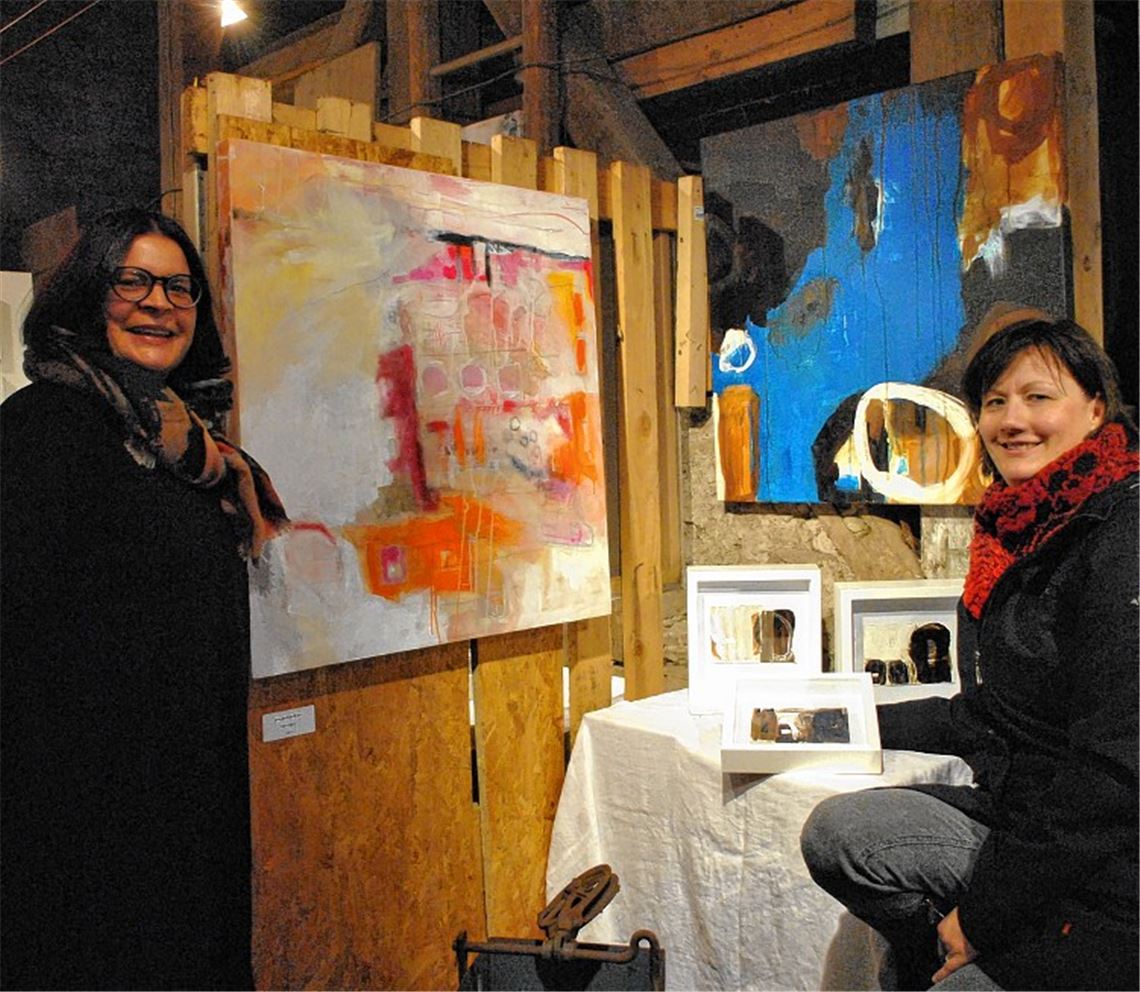 Elke Wagner (li.) und Andrea Reichert-Mohr zeigen gemeinsam einen Querschnitt ihres künstlerischen Schaffens. Foto: Stahlfeld