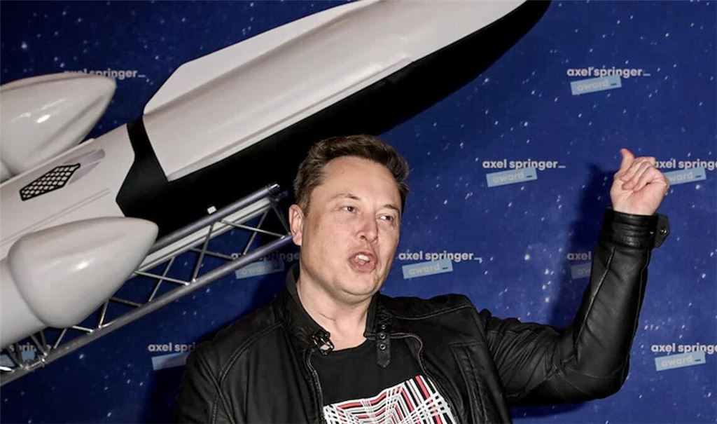 Elon Musk bringt SpaceX an die Börse – die Spannung steigt, Experten warnen Privatanleger vor dem Papier.