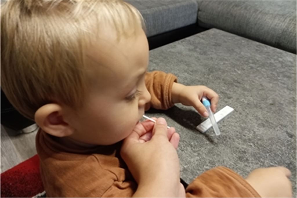 Eltern testen Kita-Kinder im Moment auf freiwilliger Basis mit Lollitests.Foto: Deeg