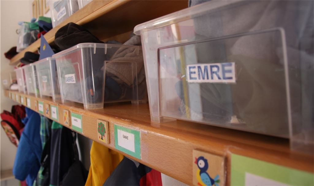Elternbeirat des Kindergartens Regenbogen in Enzberg befürchtet, dass vom 1. November an Kinder und Eltern der U3-Gruppe buchstäblich im Regen stünden.  Symbolfoto: Archiv