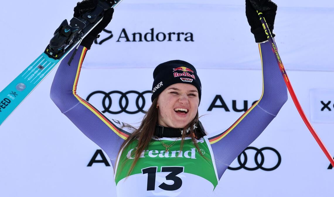 Emma Aicher jubelt über Platz zwei im zweiten Super-G von Soldeu.
