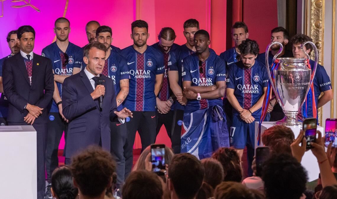 Emmanuel Macron empfängt das Team von PSG.