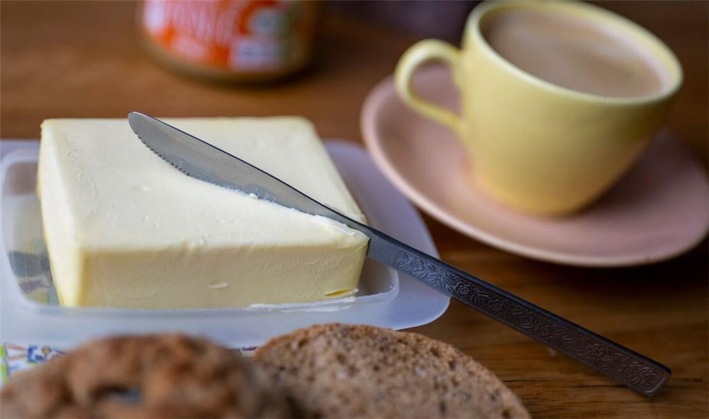 Ende 2024 kostete ein Päckchen Butter 2,39 Euro, nun sind es nur noch 1,39 Euro.