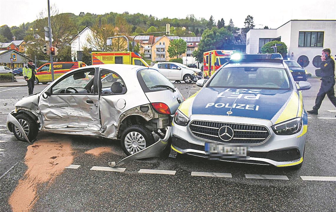 Wilde Flucht bringt Ford-Fahrer direkt hinter Gitter Ende einer Verfolgungsjagd durch Pforzheim. Foto: Myroshnichenko