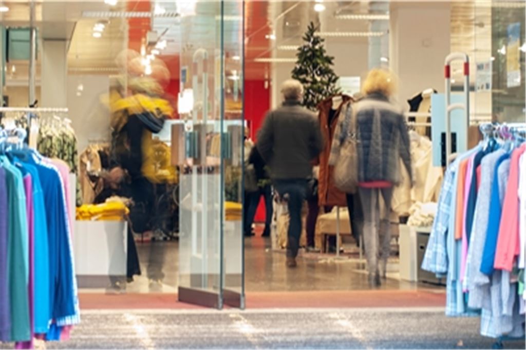 Endspurt vor dem Lockdown: Ab Mittwoch müssen auch in der Mühlacker Innenstadt die allermeisten Geschäfte wieder ihre Pforten schließen. Foto: Fotomoment