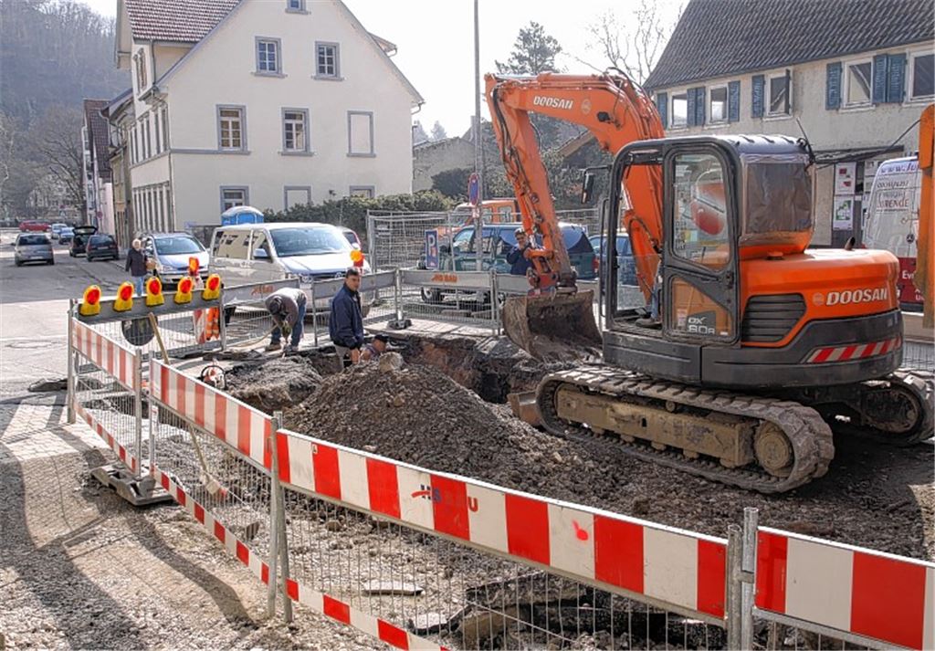Endstation für Autofahrer: Die Hofstraße zwischen der Einmündung Schulstraße und Bischof-Wurm-Platz bildet den ersten Bauabschnitt.