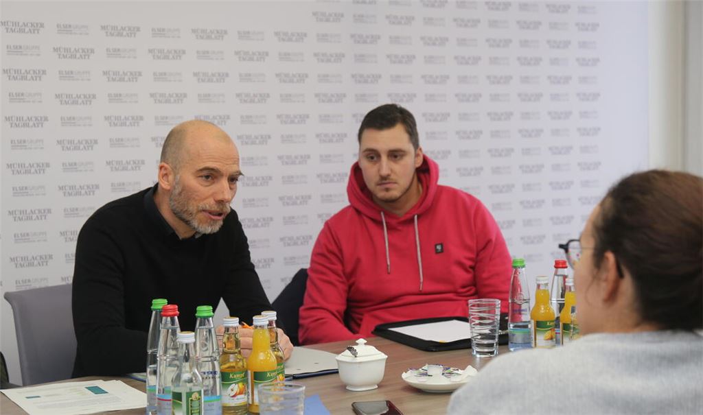 Engagieren sich für Unternehmen in der Region: Die Wirtschaftsförderer Jochen Enke (li.) und Mirko Elinger - für das Interview zu Gast beim Mühlacker Tagblatt. Foto: Steigleder