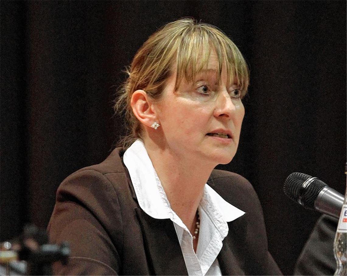 Engagiert kämpfen Bürgermeisterin Sigrid Hornauer und ihr Herausforderer Ralph Hintersehr bei der Kandidatenvorstellung um den Chefsessel im Rathaus. Fotos: Hansen