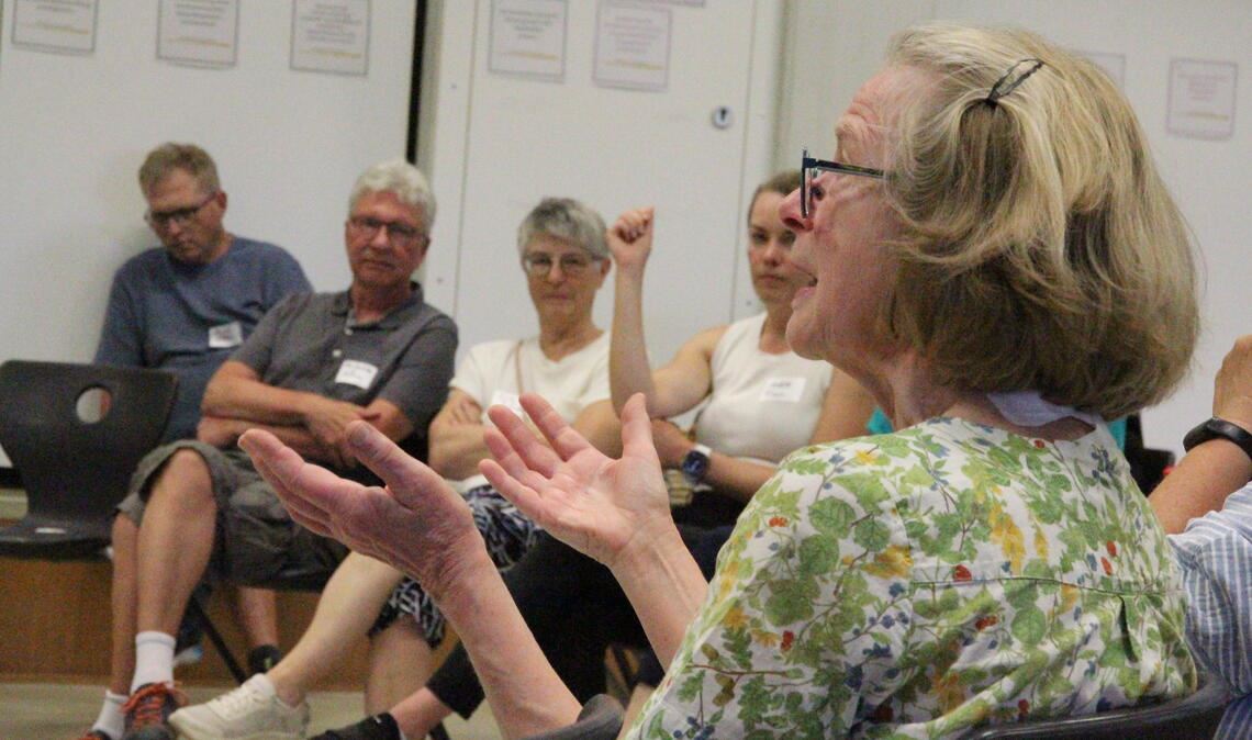 Engagierte Beiträge: Die rund 25 Besucherinnen und Besucher des Workshops zum Integrierten Stadtentwicklungskonzepts in Mühlacker haben viele Ideen parat. Fotos: Deeg