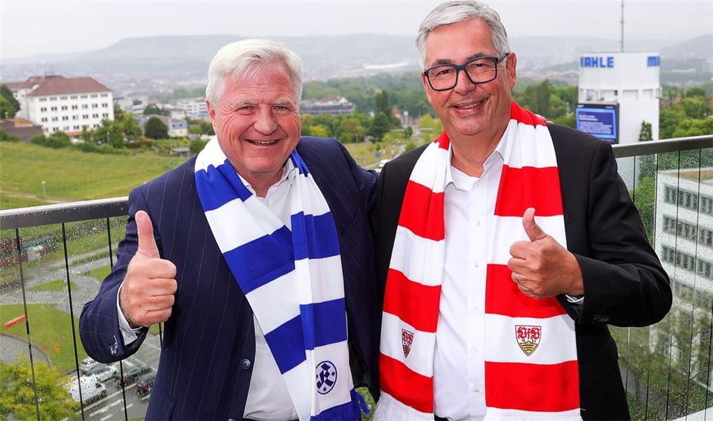 Entspannte Atmosphäre: Die Präsidenten Rainer Lorz (Kickers/li.) und Dietmar Allgaier (VfB) vor dem Gespräch im zehnten Stock des Radisson Blu Hotels im Porsche Design Tower Stuttgart.