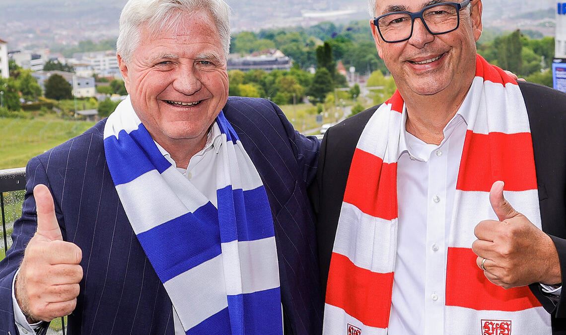 Entspannte Atmosphäre in luftiger Höhe: die Präsidenten Rainer Lorz (Kickers/li.) und Dietmar Allgaier (VfB) im zehnten Stock des Radisson Blu Hotels