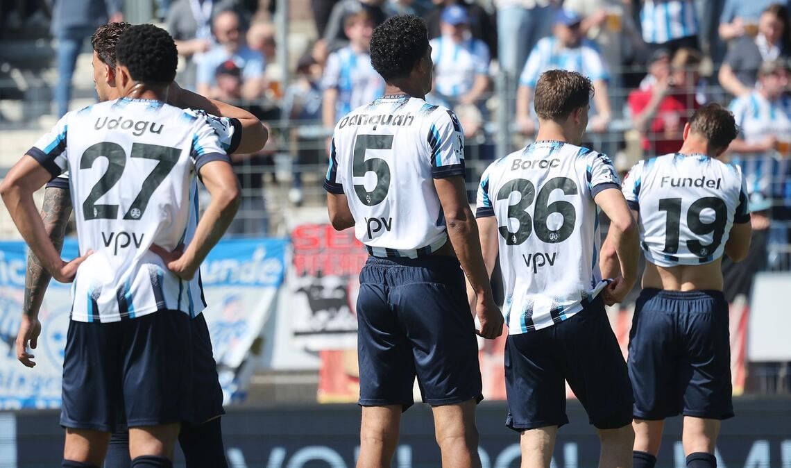 Enttäuschung pur bei den Spielern der Stuttgarter Kickers.