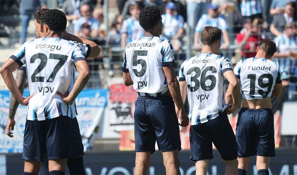 Enttäuschung pur bei den Spielern der Stuttgarter Kickers.
