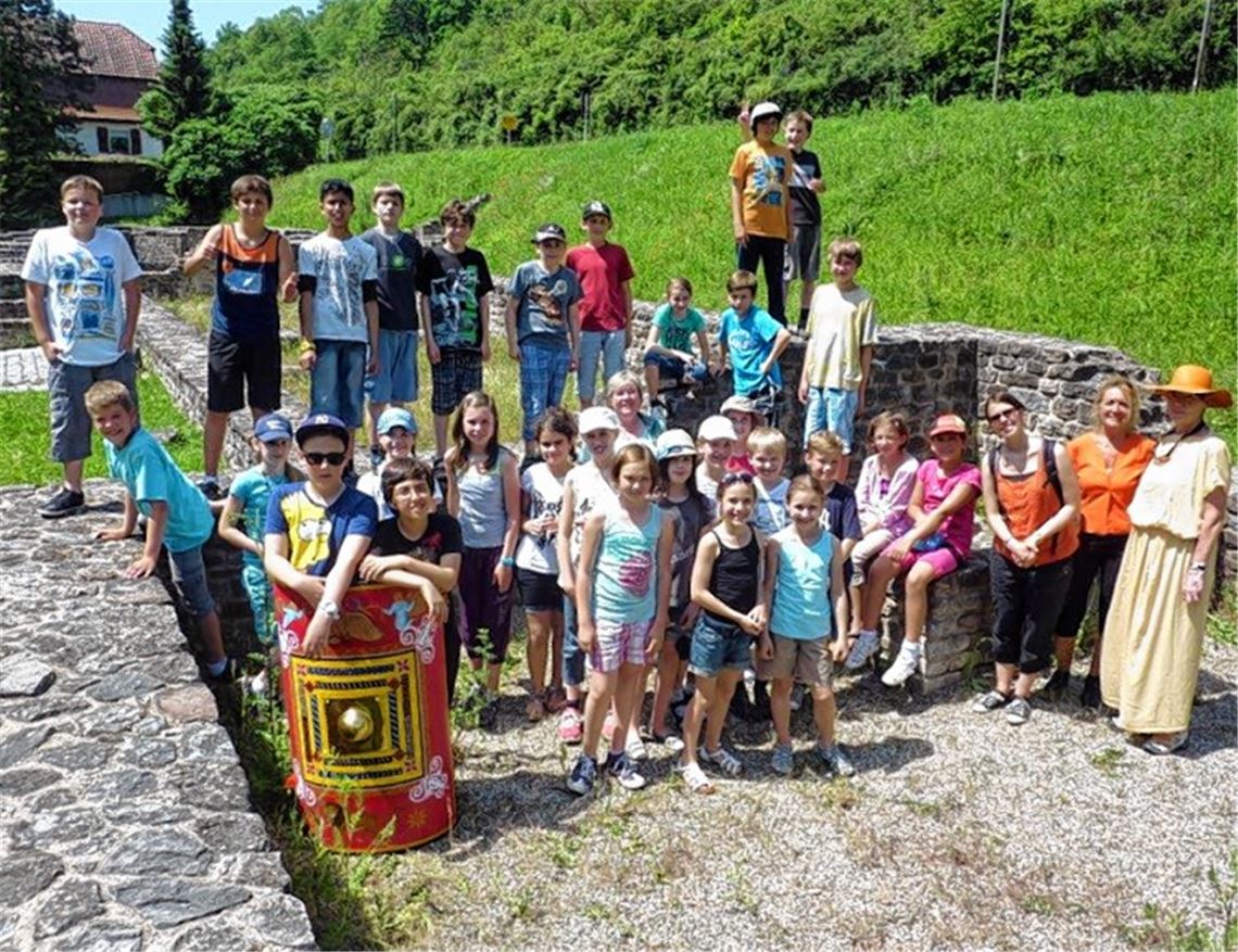 Enzberg: Fünftklässler des Stromberg-Gymnasiums lernen an der Ausgrabungsstätte den Alltag der Römer kennen.