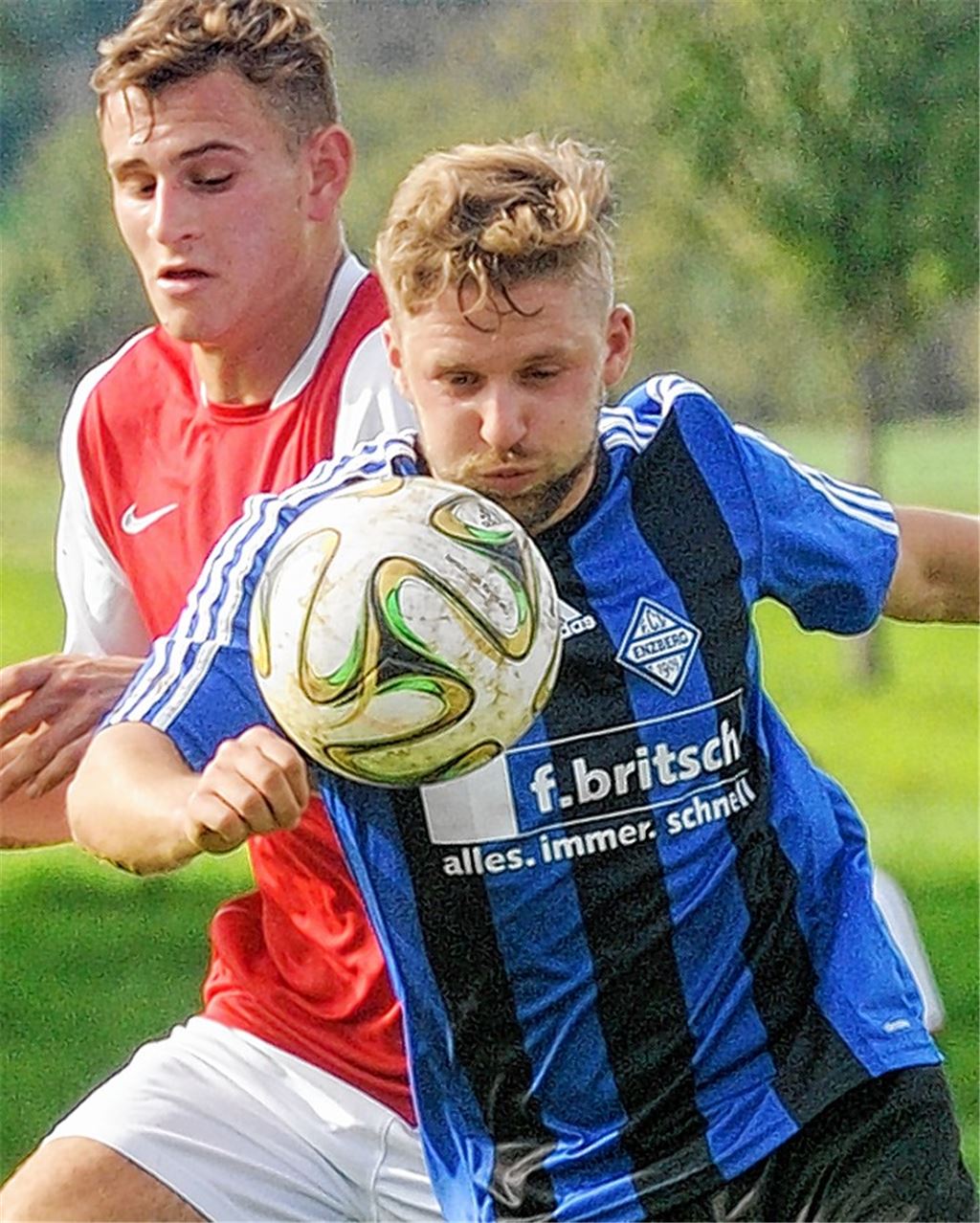 Enzberg (blau) hat in Knittlingen kaum Chancen.