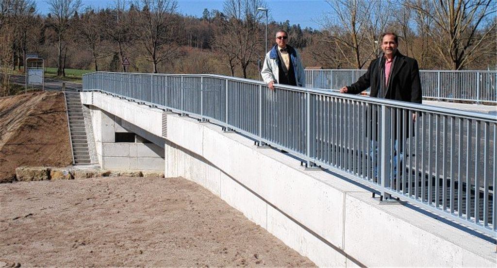 Verkehr rollt über neue Würmbrücke