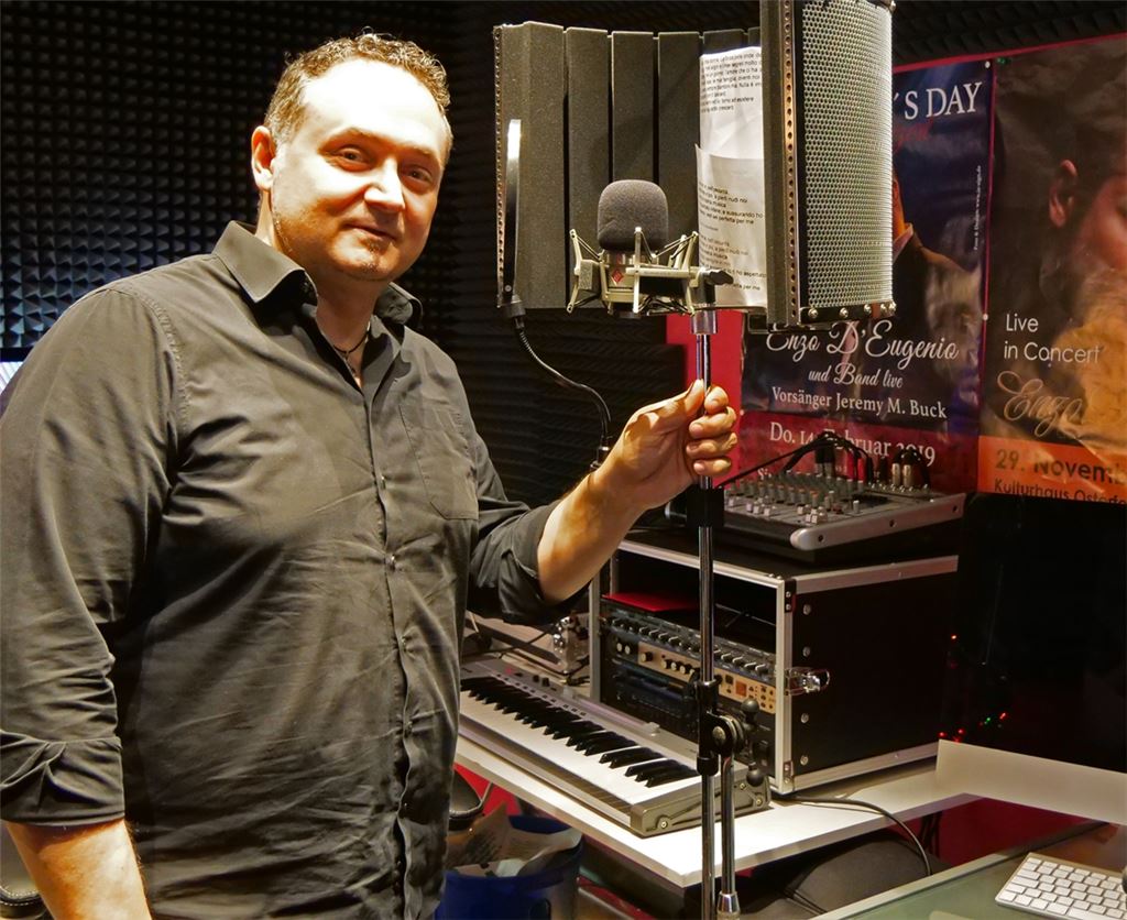 Enzo D’Eugenio hat mit seinem Duettpartner und dem gemeinsamen Titel „So lange die Welt sich dreht“ Großes vor.Friedrich