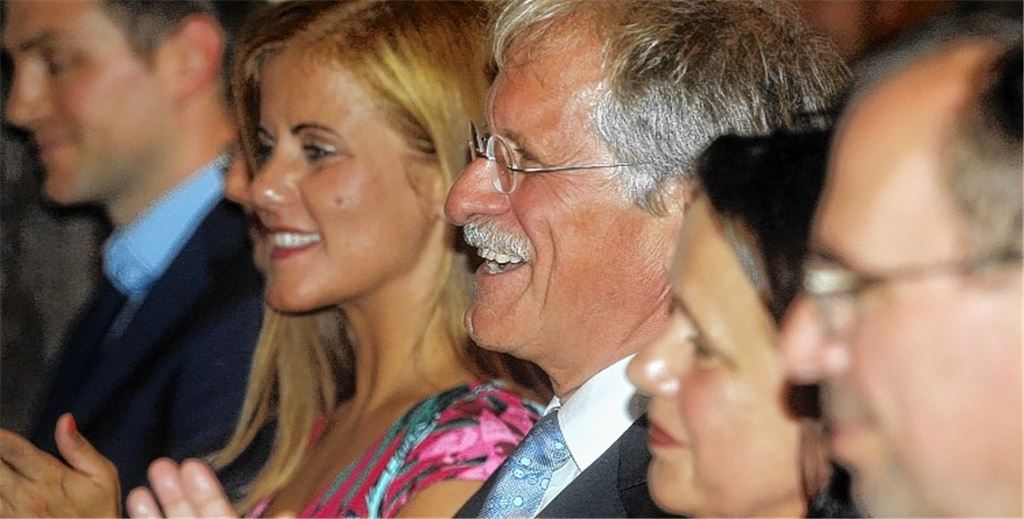 Mit neuer E-Gitarre ins Rentnerleben