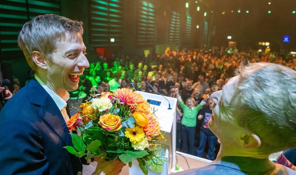 Er ist Münchens Oberbürgermeister Dieter Reiter auf den Fersen: Dominik Krause von den Grünen.