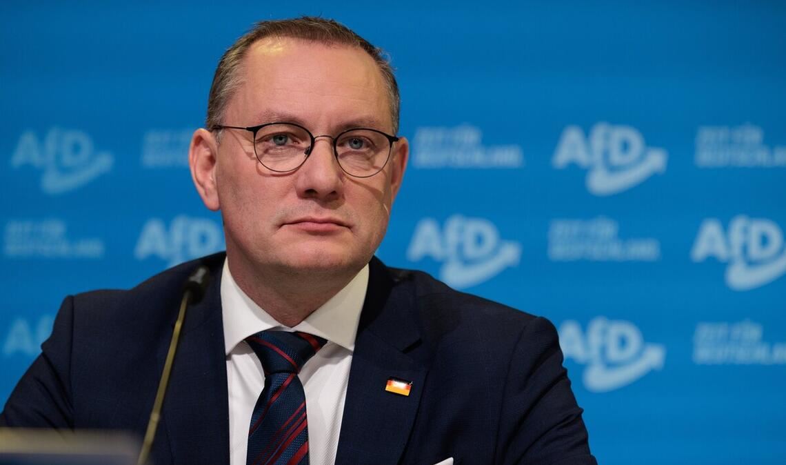 Er riecht eine „Geschmäckle“, das seine Partei verströmt: AfD-Chef Tino Chrupalla.