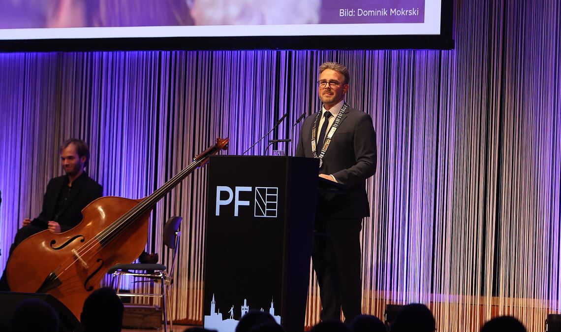 Er sei, trotz Nebenjob als Berater, ein Vollzeit-Oberbürgermeister, betont Peter Boch beim Neujahrsempfang. Foto: Rubner