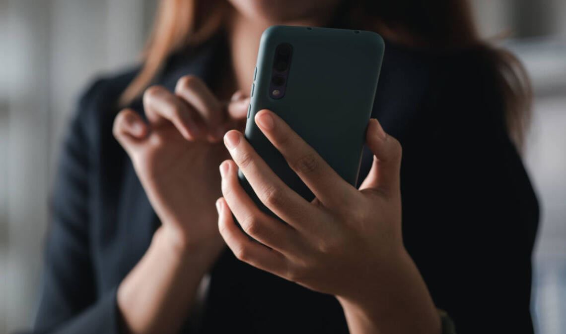 Erfahren Sie, wie man Cell-Broadcast für Warnnachrichten auf dem Handy aktiviert bzw. deaktiviert. (Warntag 2026)