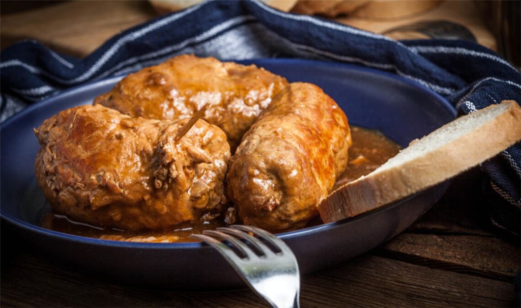 Erfahren Sie, woran es liegen kann, wenn Rouladen zäh bleiben und wie man sie zart bekommt.