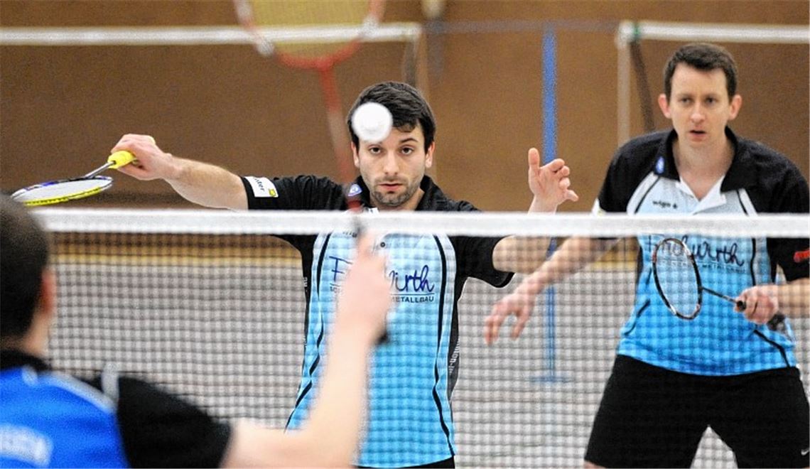 Erfolg im Herrendoppel: Jonathan Hüther (li.) und Silvan Bopp punkten für den SV Illingen, doch es reicht letztlich nicht zum Gesamtsieg gegen die KSG Gerlingen II.