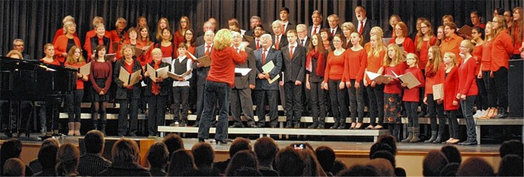Erfolgreich: Die Schulchöre des Theodor-Heuss-Gymnasiums und der „Coro amici del canto italiano“ werden mit dem ersten Preis ausgezeichnet.Fotos: Stahlfeld