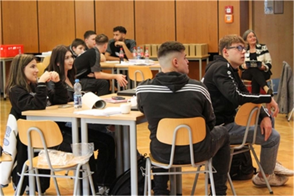 Erfolgreich: das junge Team der Beruflichen Schule Mühlacker (vorne). Foto: WFG