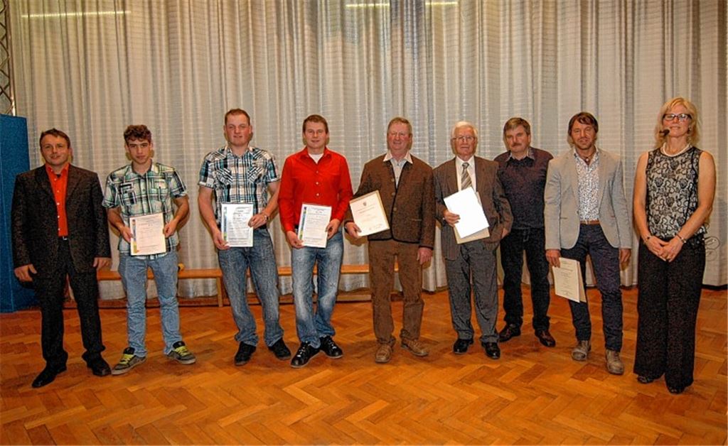 Erfolgreiche Absolventen werden vorgestellt und ehrenamtlich Engagierte in der Landwirtschaft ausgezeichnet.