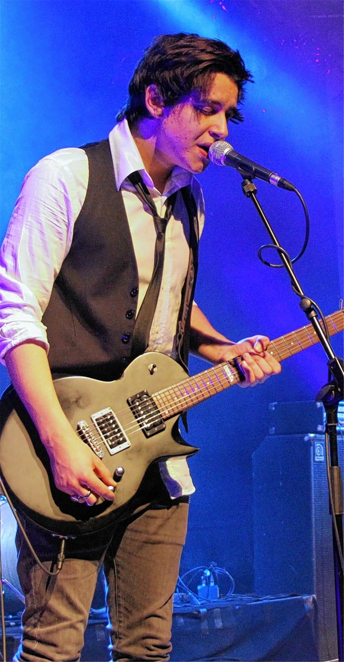 Erfolgreiche Bands (v.li.): Die Sieger-Gruppe „quota“ mit Sänger Felix Wagner, das Trio „HansMs“, das auf Platz zwei kommt, und „UpBeatz“, die die meisten Besucherstimmen erhalten. Fotos: Zachmann