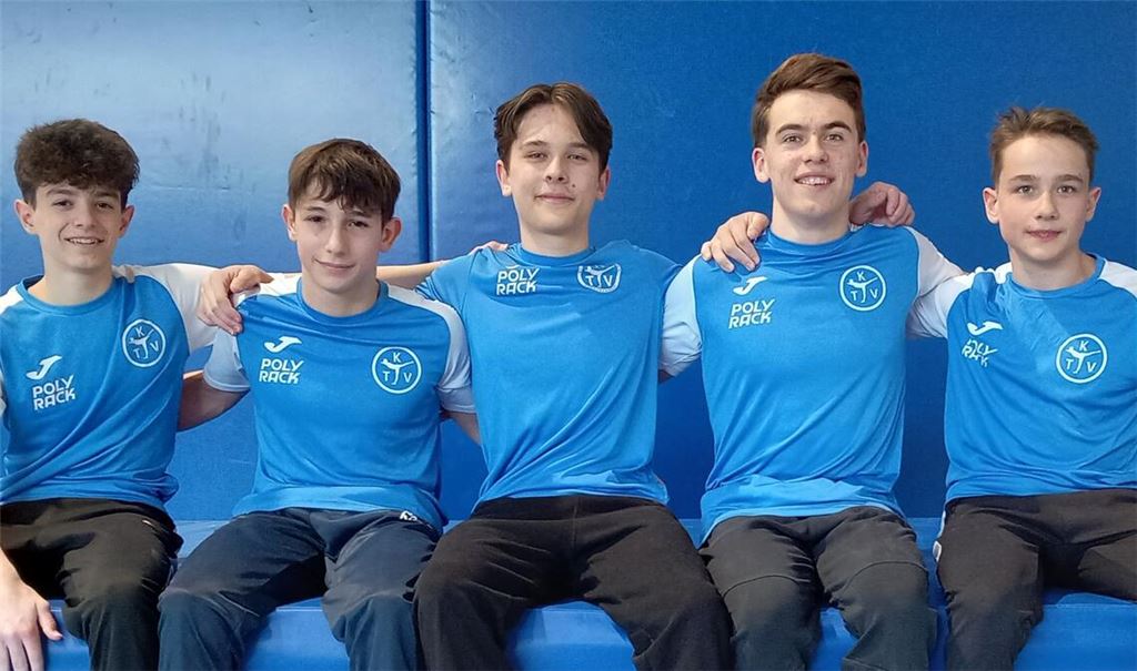 Erfolgreiche Turner: Alessandro Arlia, Lenny Neff, Luc Walterspacher, Timm Sauter und Bence Szabó.