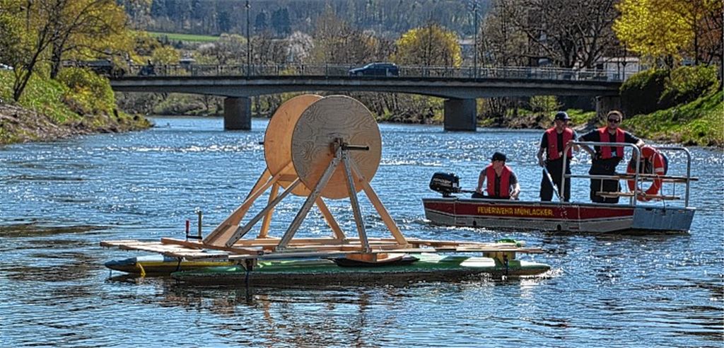 Erfolgreicher Probedurchgang: das Grundgerüst der Schiffsmühle beim Stapellauf. Foto: privat
