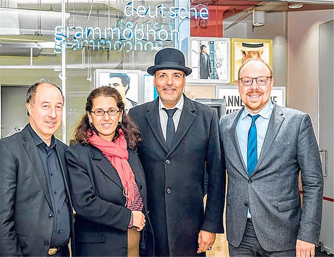 Jay Alexander stürmt die Spitze