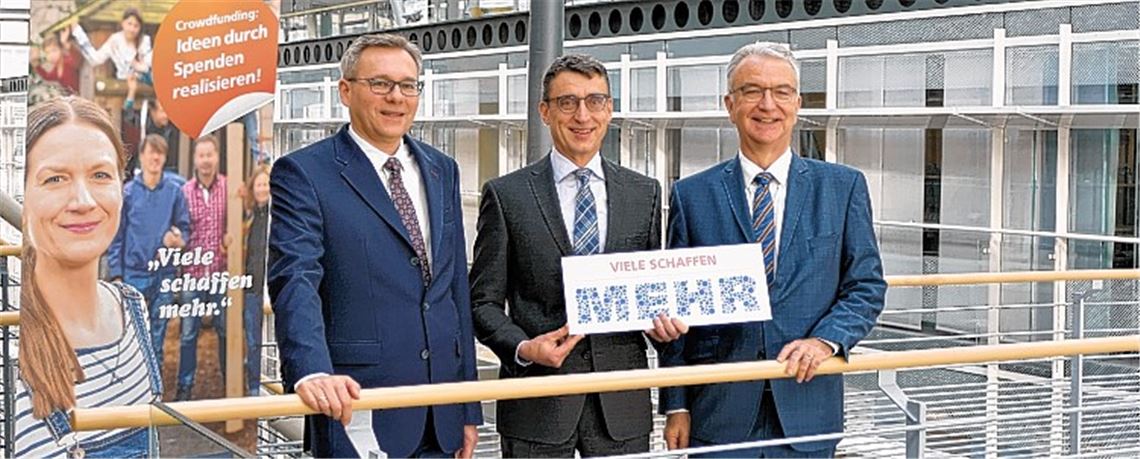 Erfolgszahlen für 2019 vorgelegt hat der Vorstand der Volksbank Pforzheim mit René Baum (v.li.), Ralf Günther-Schmidt und Jürgen Zachmann.Foto: Peche