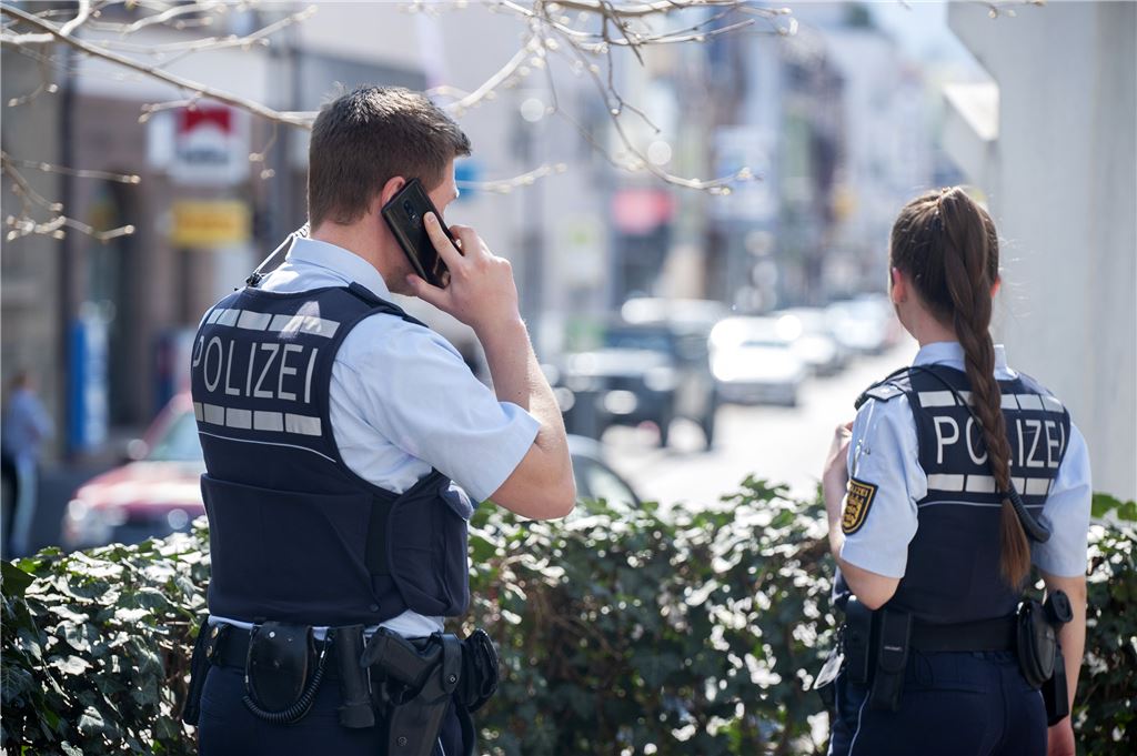 910_0008_189063_vh_Polizei_Corona_Ueberwachung_3