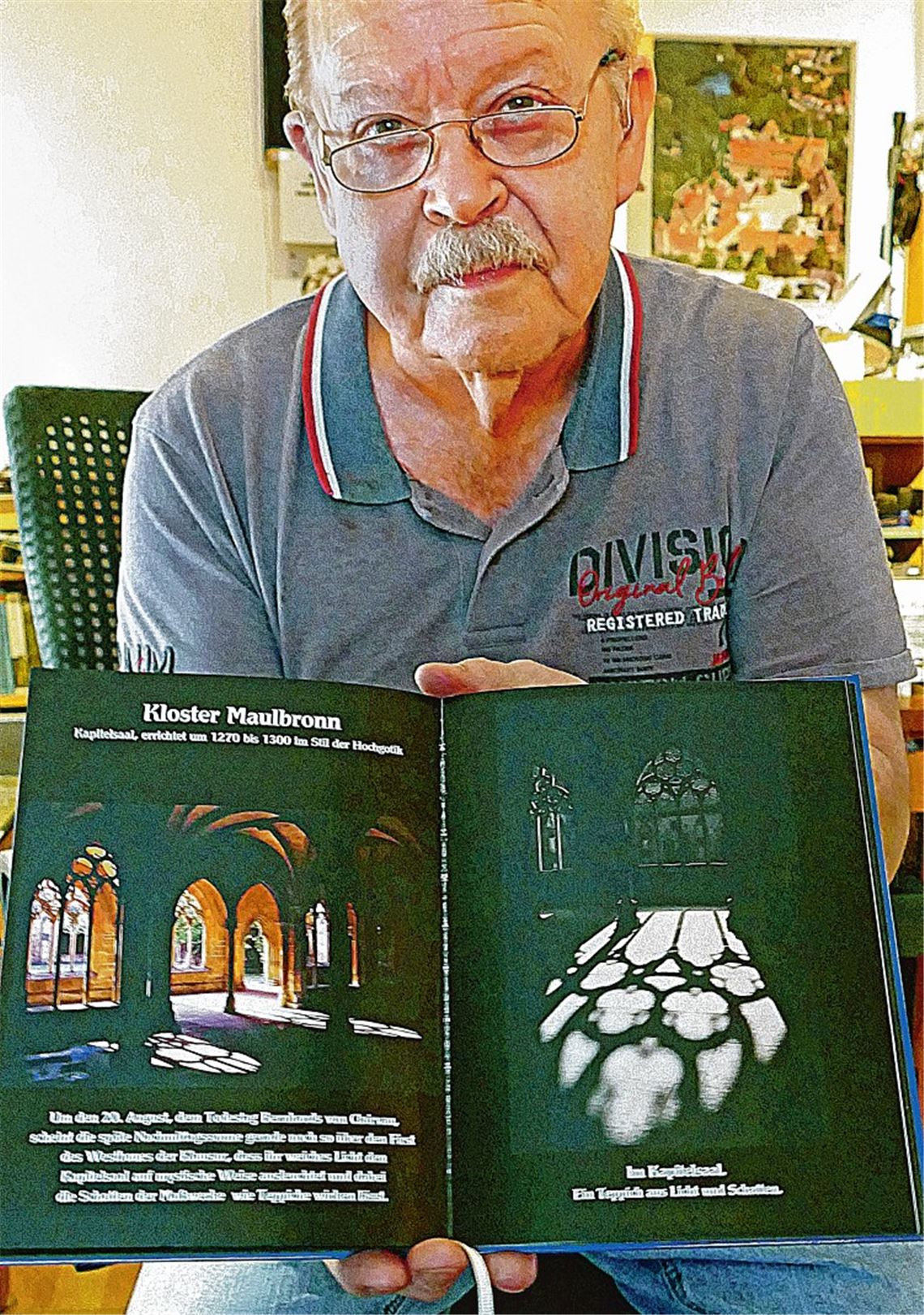 Erich Blaichs Lieblingsdoppelseite mit Kapitelsaal (re.) und Blick in das Paradies. Foto: Roth