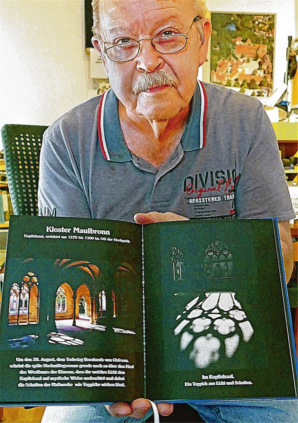 Erich Blaichs Lieblingsdoppelseite mit Kapitelsaal (re.) und Blick in das Paradies. Foto: Roth