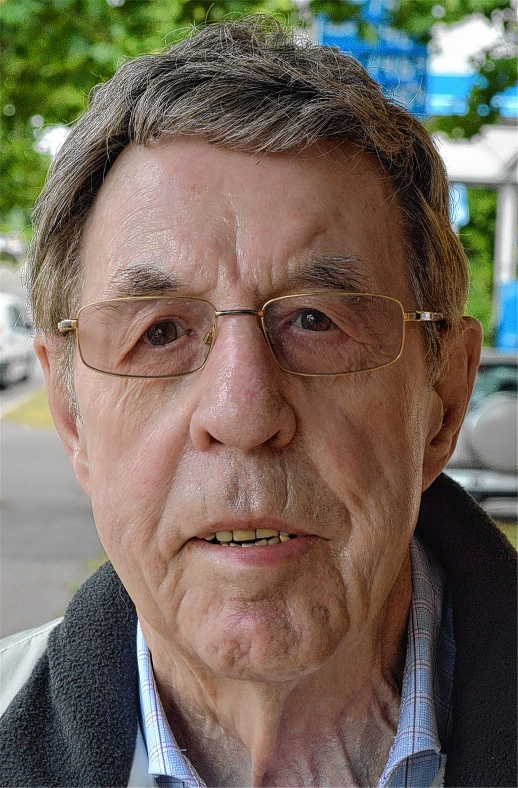 Erich Erber, Chef des gleichnamigen Showorchesters, leidet als Anwohner unter dem Verkehr auf der B10/Stuttgarter Straße