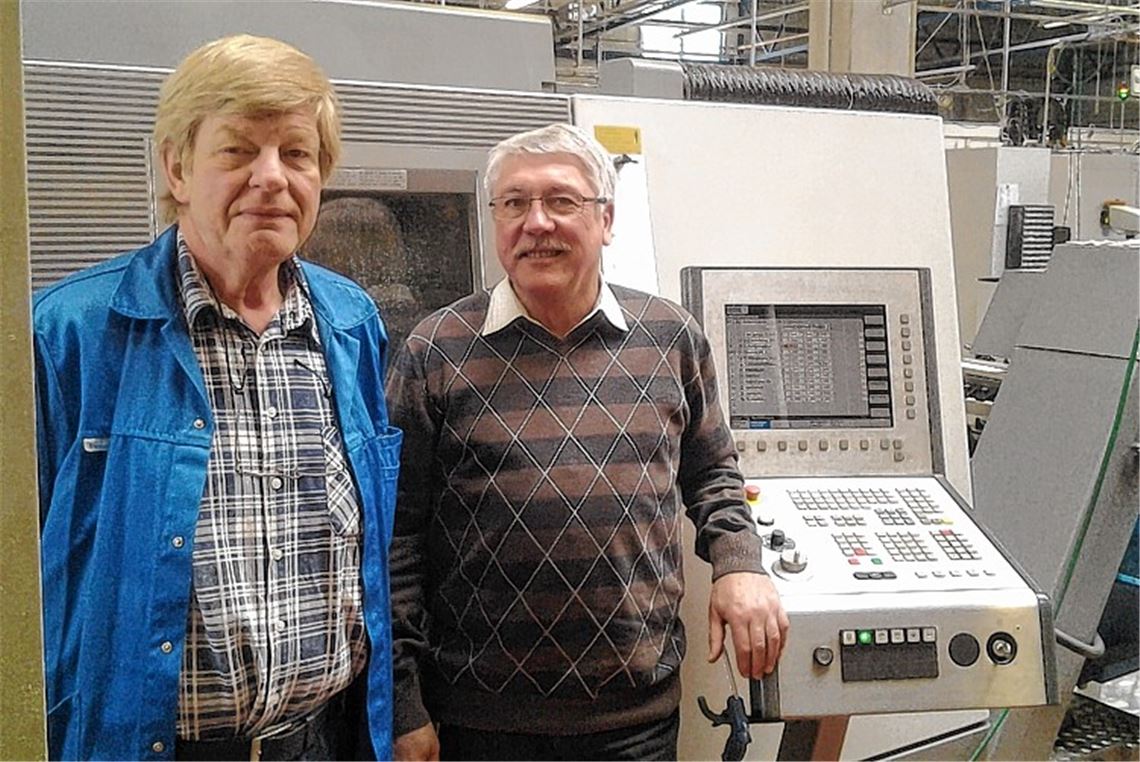 Erich Rudi (re.) mit seinem Kollegen Johannes Rist, Programmierer der CNC-Drehmaschinen und langjähriger Weggefährte.