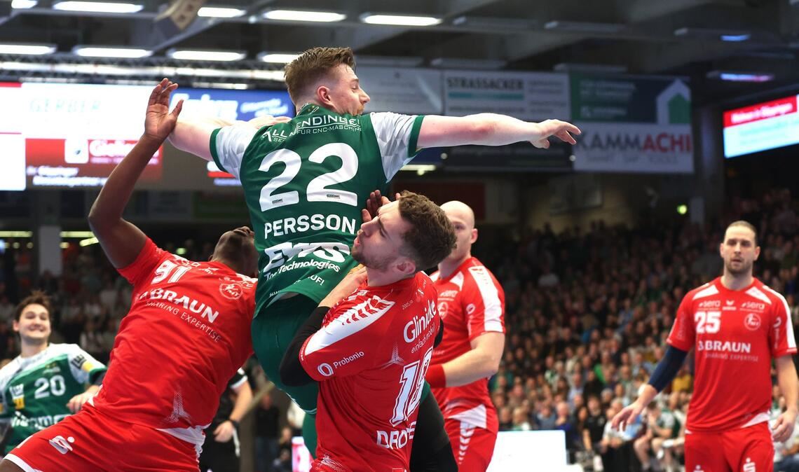Erik Persson zieht aus dem Rückraum ab.