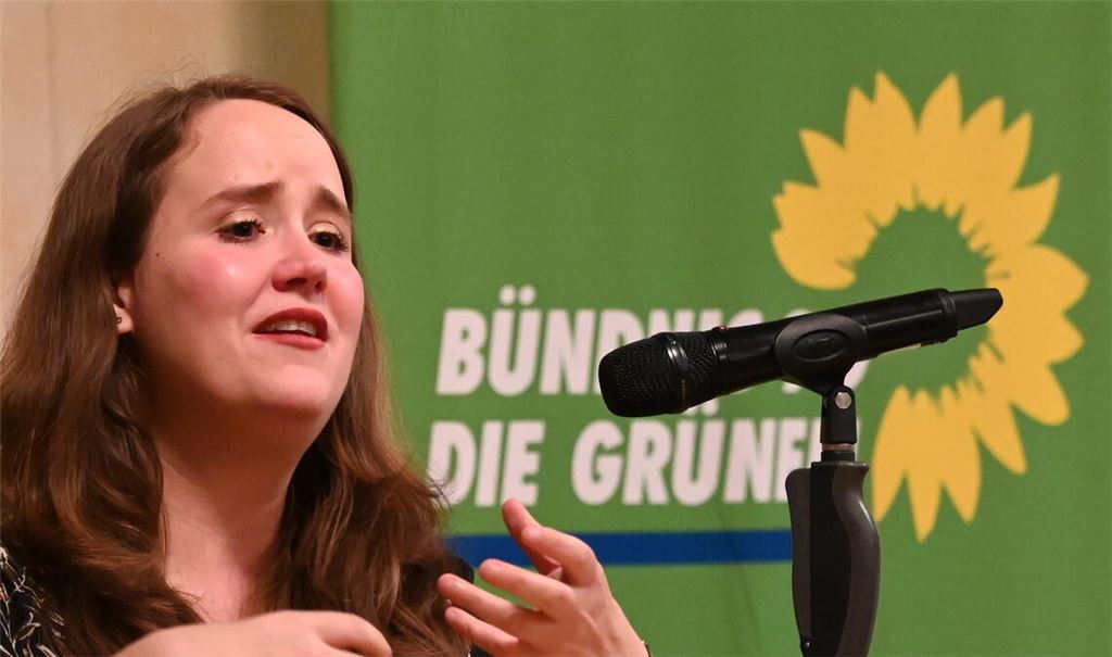 Erinnert beim Neujahrsempfang in bewegenden Worten an die Bundestagskollegin Stephanie Aeffner: die frühere Parteivorsitzende der Grünen, Richarda Lang. Foto: Bott