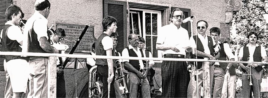 Erinnerungen: Bürgermeister Ewald Veigel begrüßt die Besucher zum Illinger Dorf- und Kelterfest des Jahres 1986.