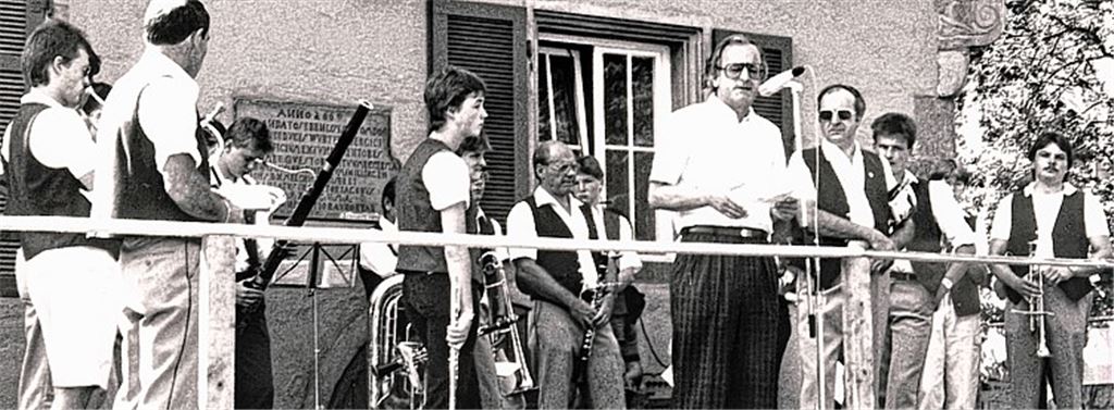 Erinnerungen: Bürgermeister Ewald Veigel begrüßt die Besucher zum Illinger Dorf- und Kelterfest des Jahres 1986.