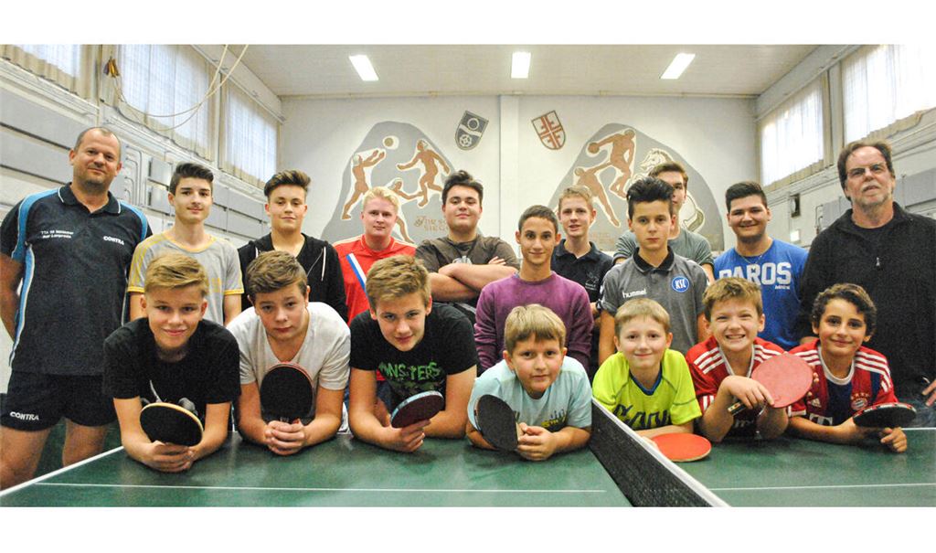 Erinnerungen: die Tischtennisjugend der 08 Mühlacker 2015 in der Käppele-Halle. Fotos: Archiv, Stadt Mühlacker